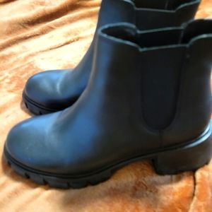 Like New Steve Madden howler boots 8 black